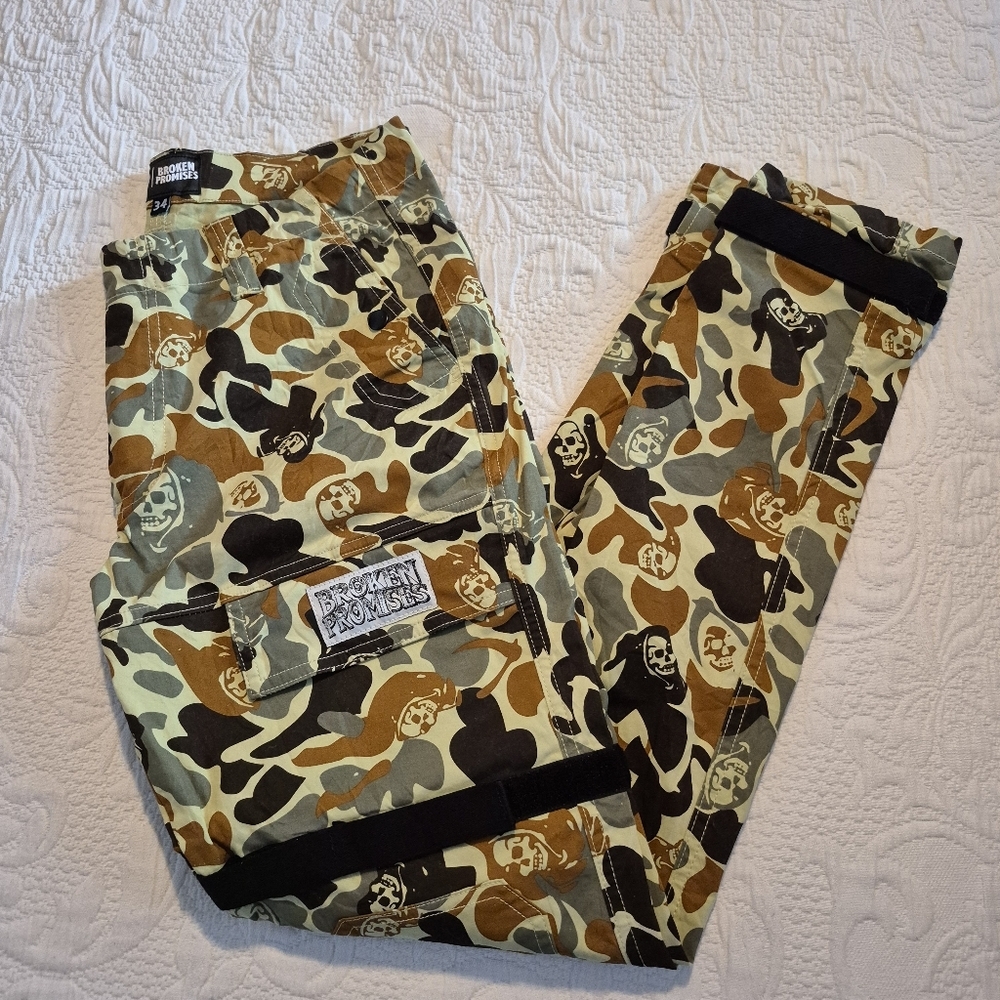 Broken Promises women's size 34 Grim Reaper design camo pants EUC or better